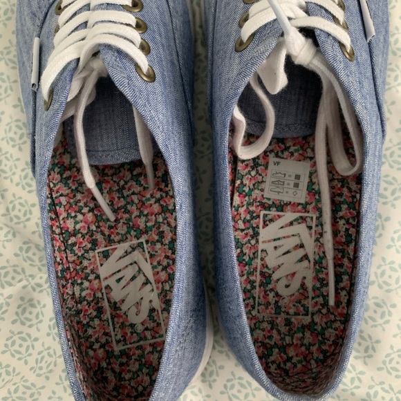 Vans - Picture 7 of 7